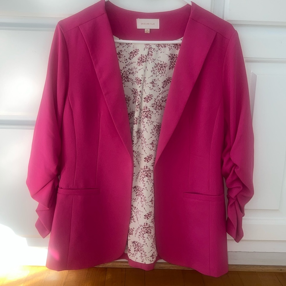 Pink Woman’s Gathered-Sleeve Jacket